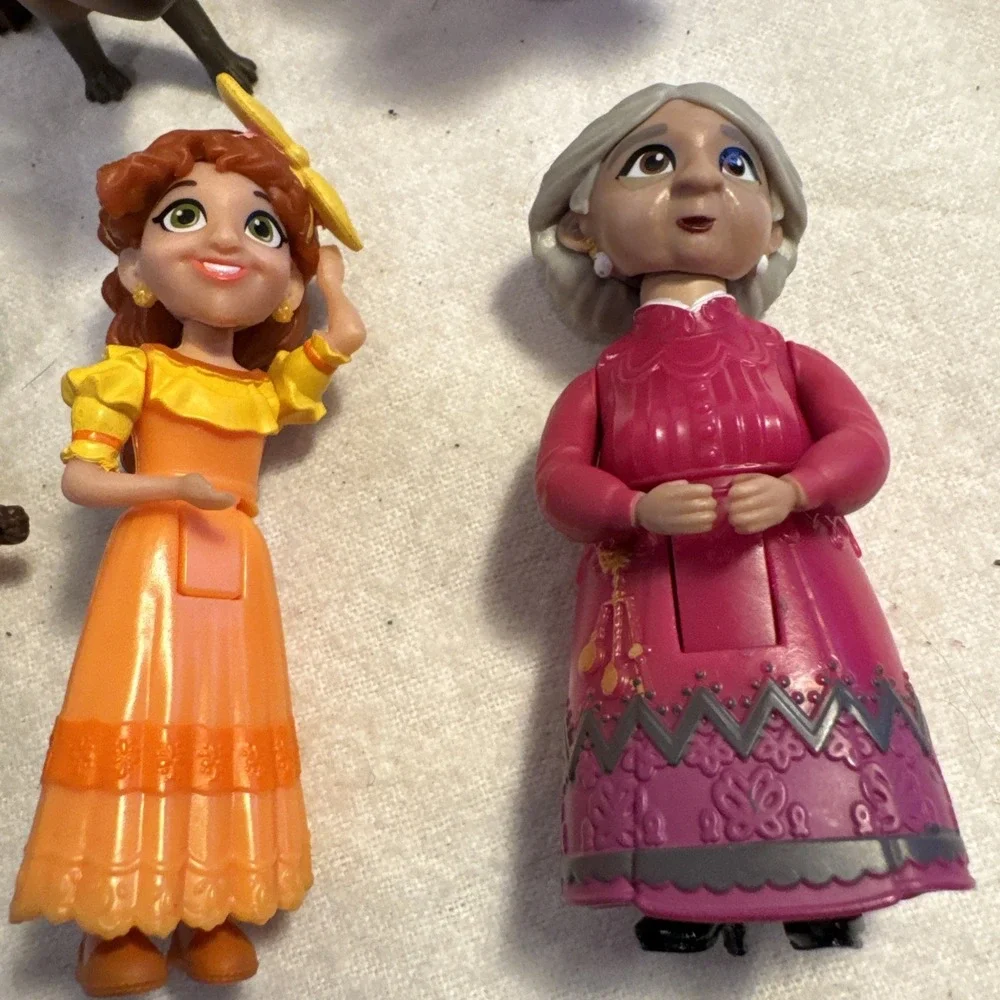 Disney Lot‎ 13 Plastic Figures Cake Toppers Princess Encanto Puppy Dog Pals Pets